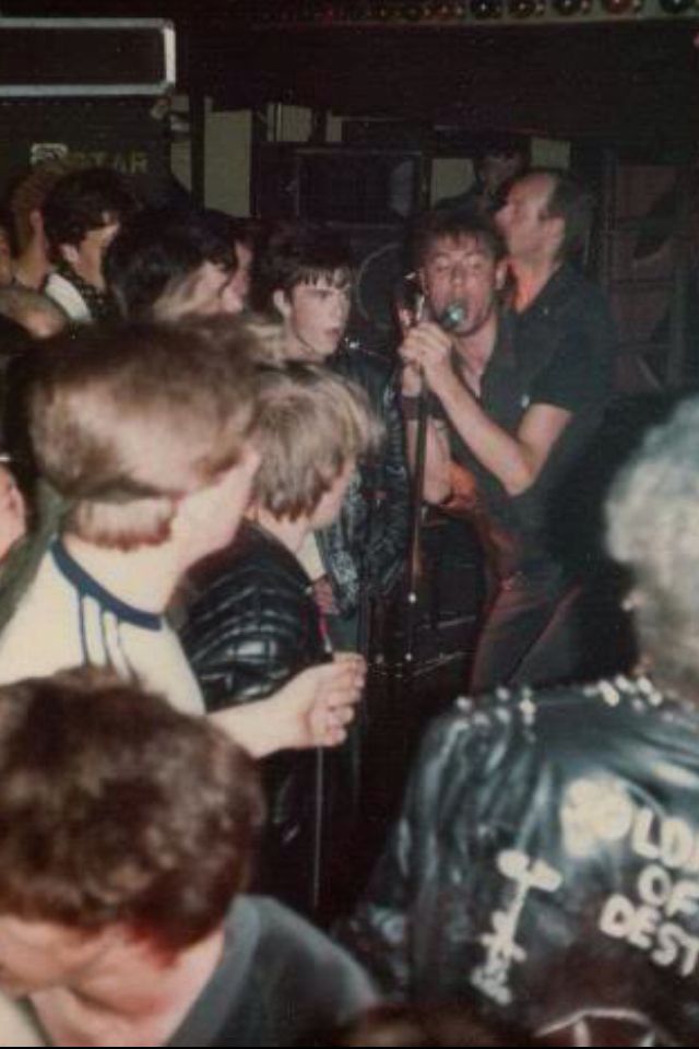 Crass en el Digbeth Civic Hall (16 de diciembre de 1983)