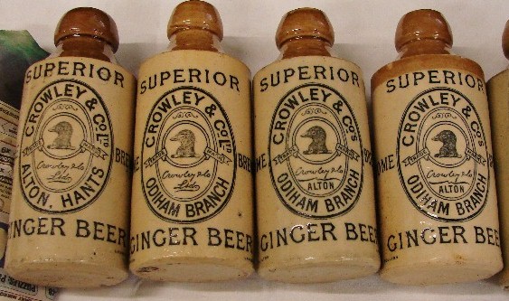 Varias botellas Crowley