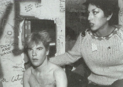 Darby junto a Alice Bag