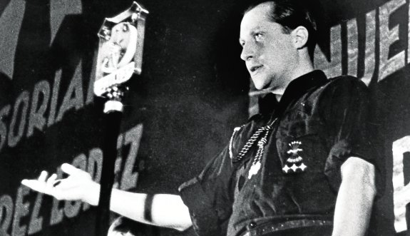 José Antonio Primo de Rivera durante un mítin