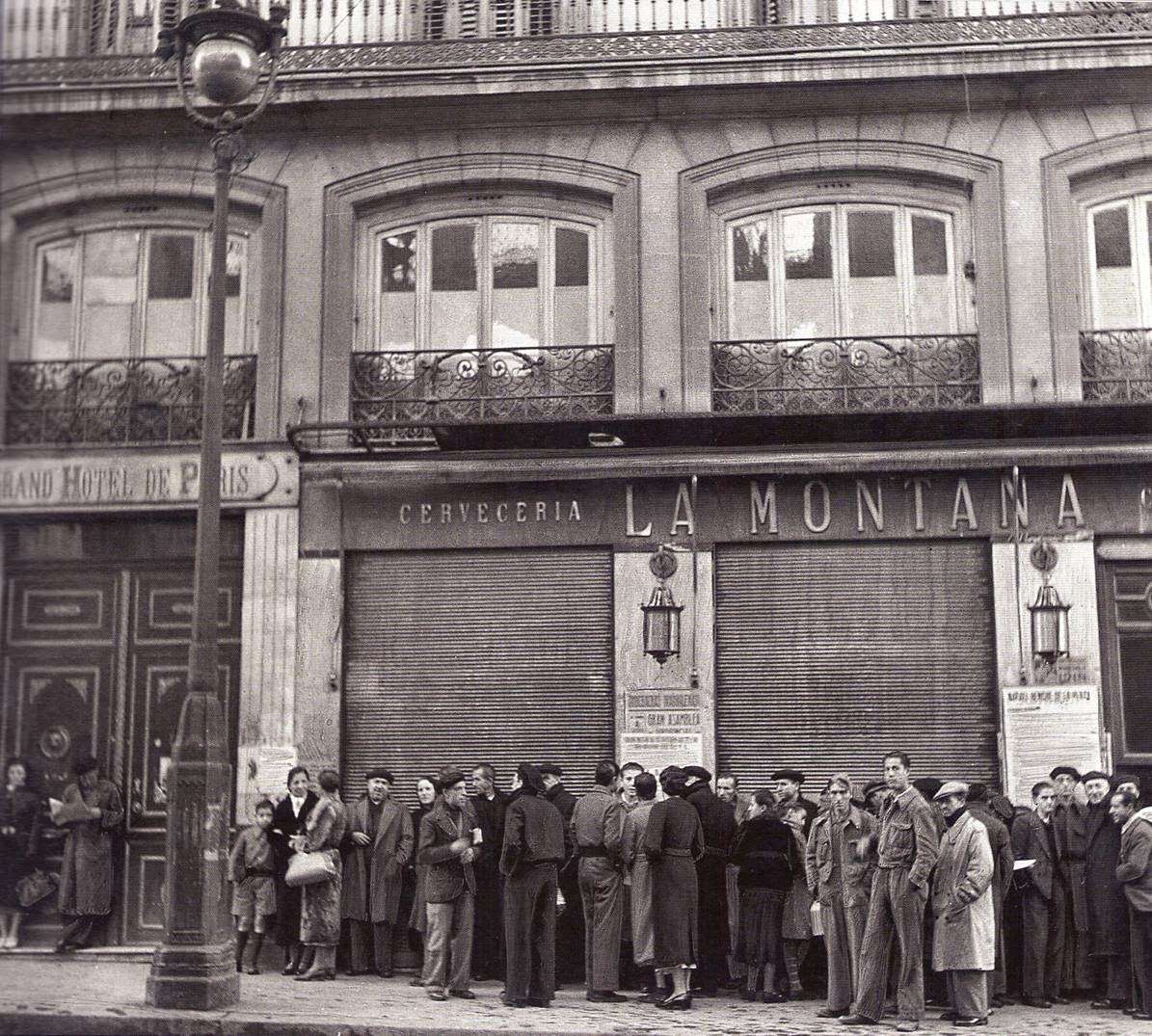 El Café de la Montaña convertido en cervecería. Al lado puede verse la entrada al Grand Hotel de París.