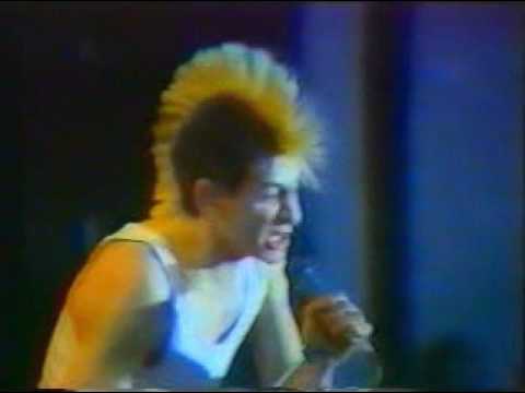 Evaristo durante la actuación en San Isidro, mayo de 1986