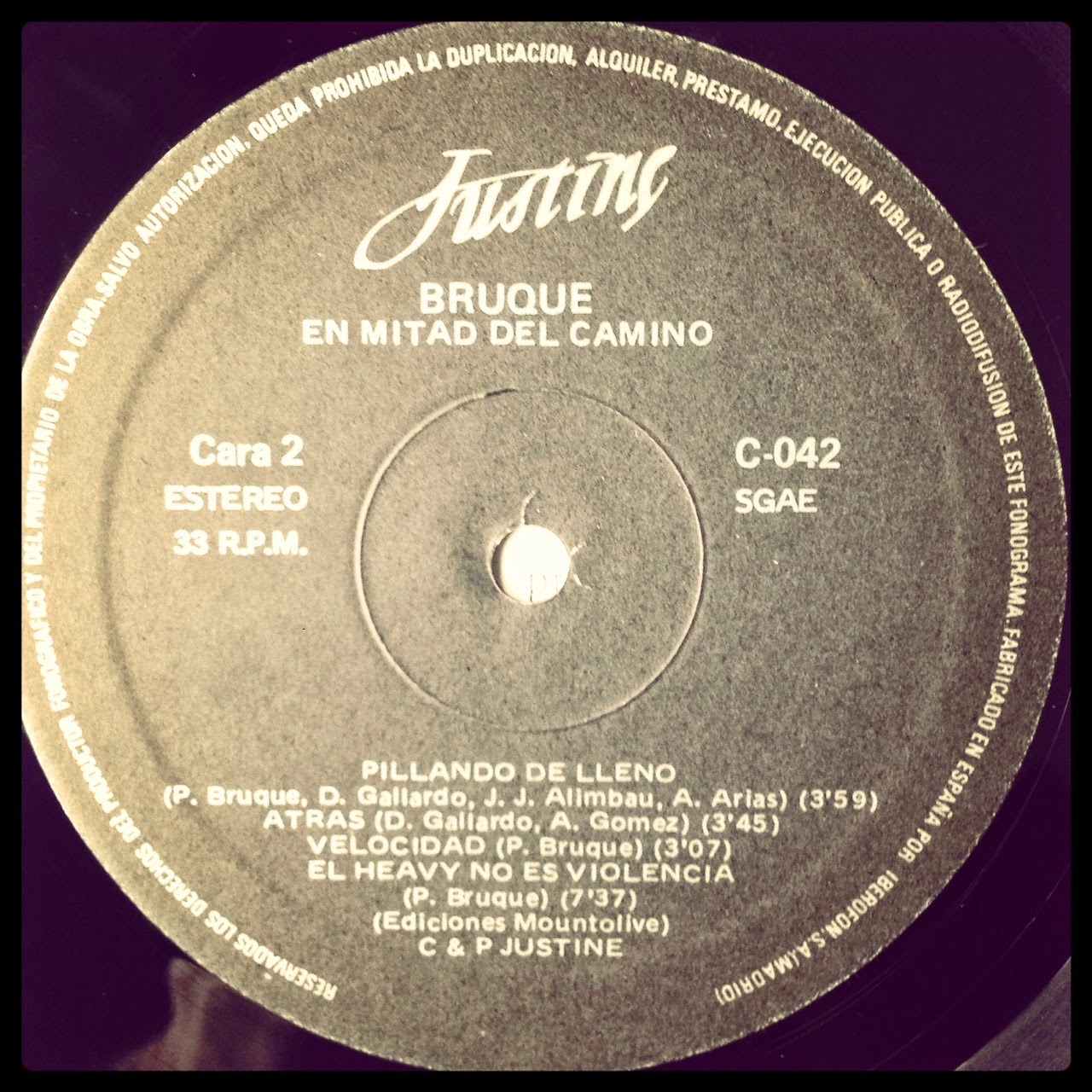 Cara b del disco En mitad del camino de Bruque. La última canción es «El heavy no es violencia»
