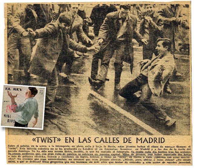 La imagen que desató la polémica. Fans del pop bailan en pleno centro de Madrid, a las puertas del Price.