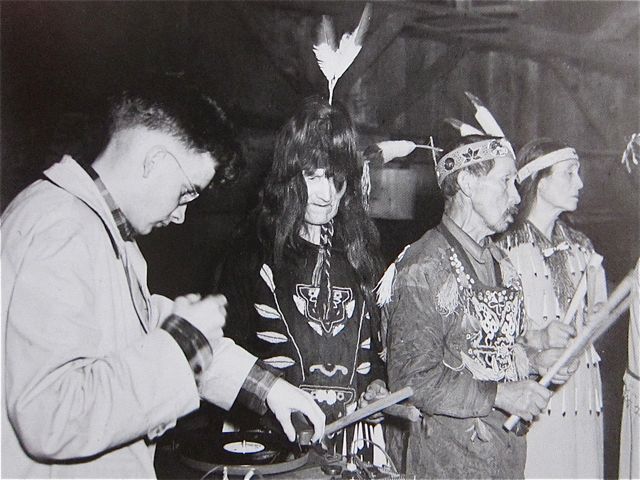 Harry Smith grabando una ceremonia Lummi