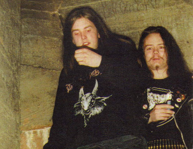 Euronymous, a la derecha, junto a quien sería su asesino Varg Vikernes