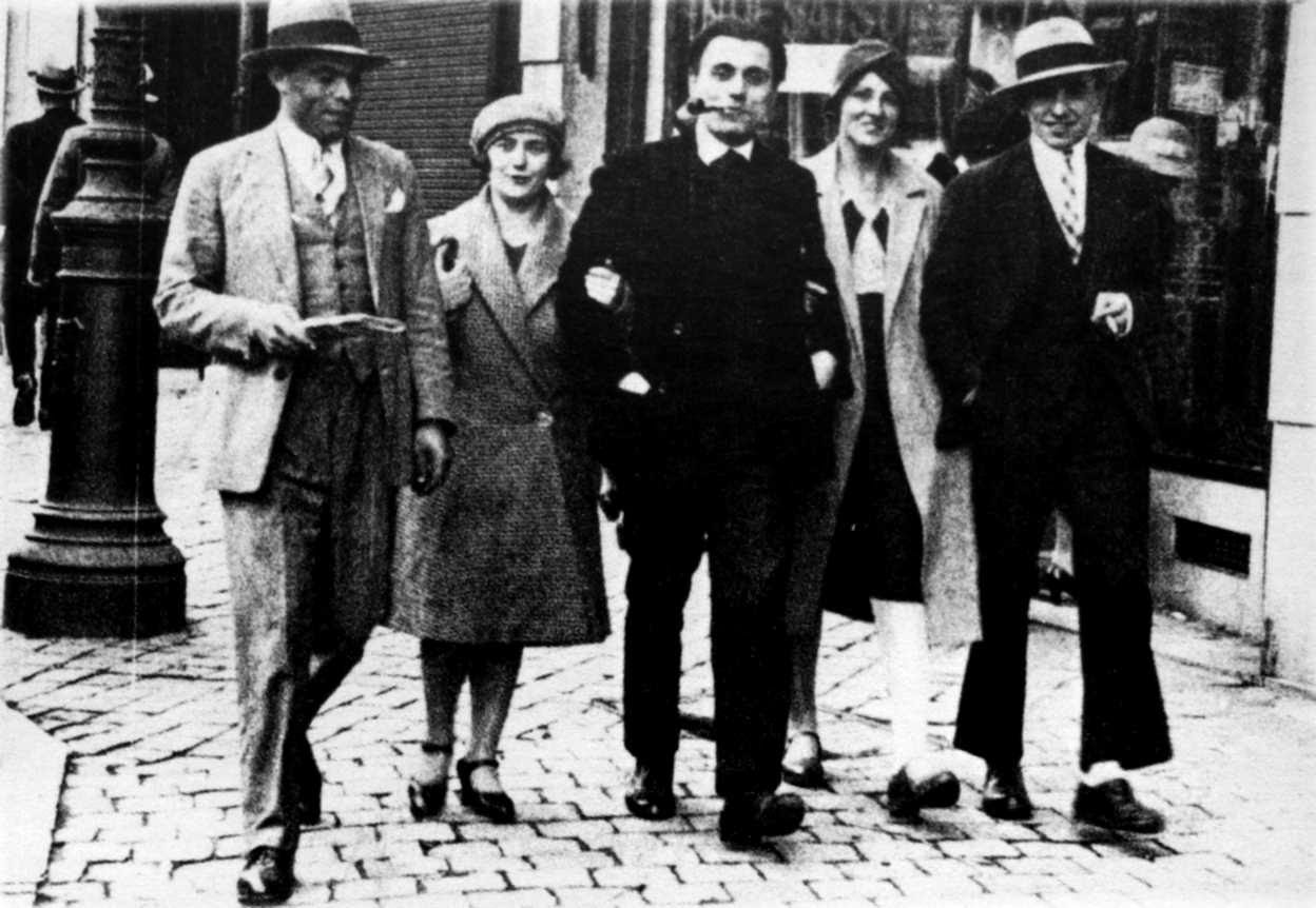 Buenaventura Durruti, Émilienne Morin, Gregorio Jover, Berthe Faber y Francisco Ascaso en París (1926)