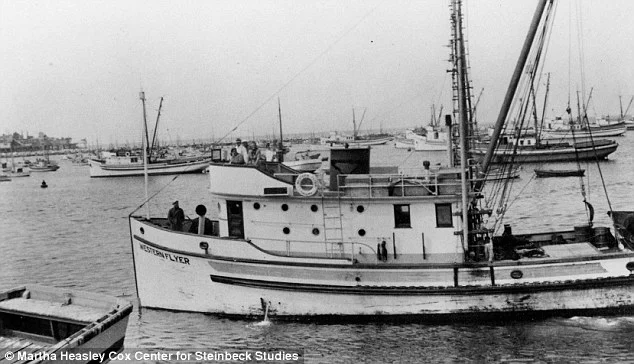 El Western Flyer, con Steinbeck a bordo, al regresar del mar de Cortés