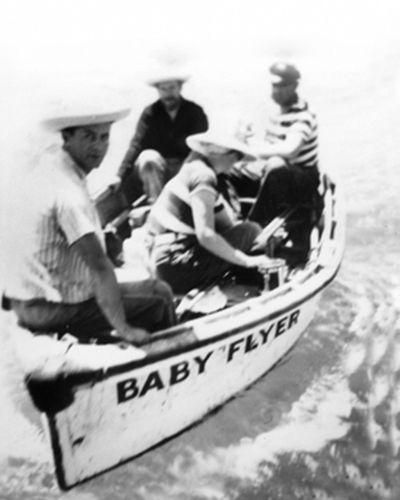 El Baby Flyer, bote del Western Flyer, en el mar de Cortés