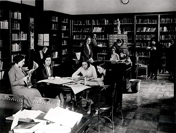biblioteca-residencia-senoritas.jpg