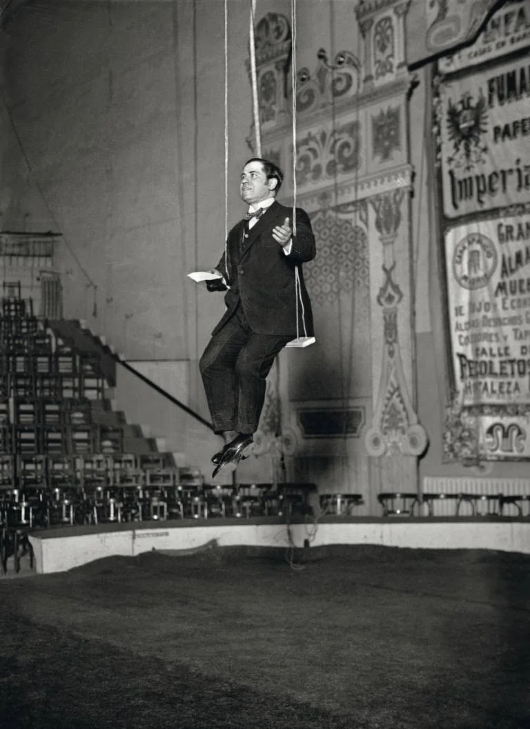 Ramón Gómez de la Serna en el Circo Price (1923). Fotografía: Luis R. Marín