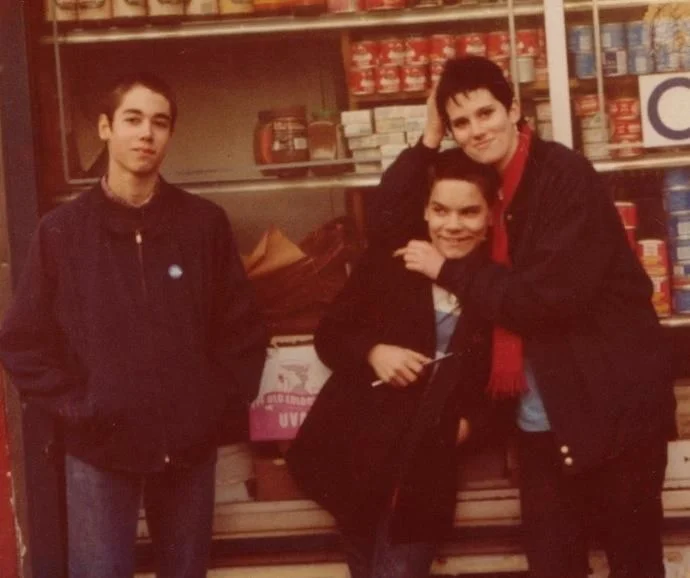 Adam Yauch de Beastie Boys junto a Flanagan en East Street, Nueva York