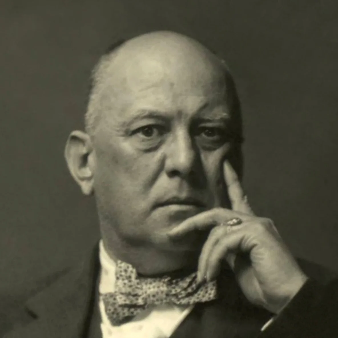 Retrato de Aleister Crowley