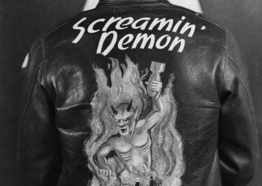 Calaveras, chicas y misiles: Así fueron las primeras chaquetas negras de cuero