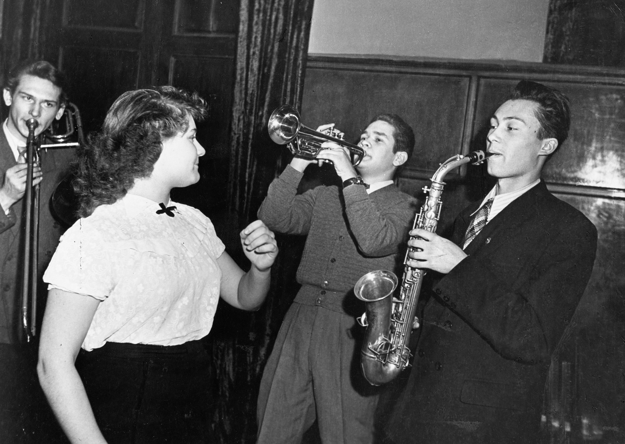 Una banda de jazz actúa en Moscú en 1957. Fotografía: Sovfoto