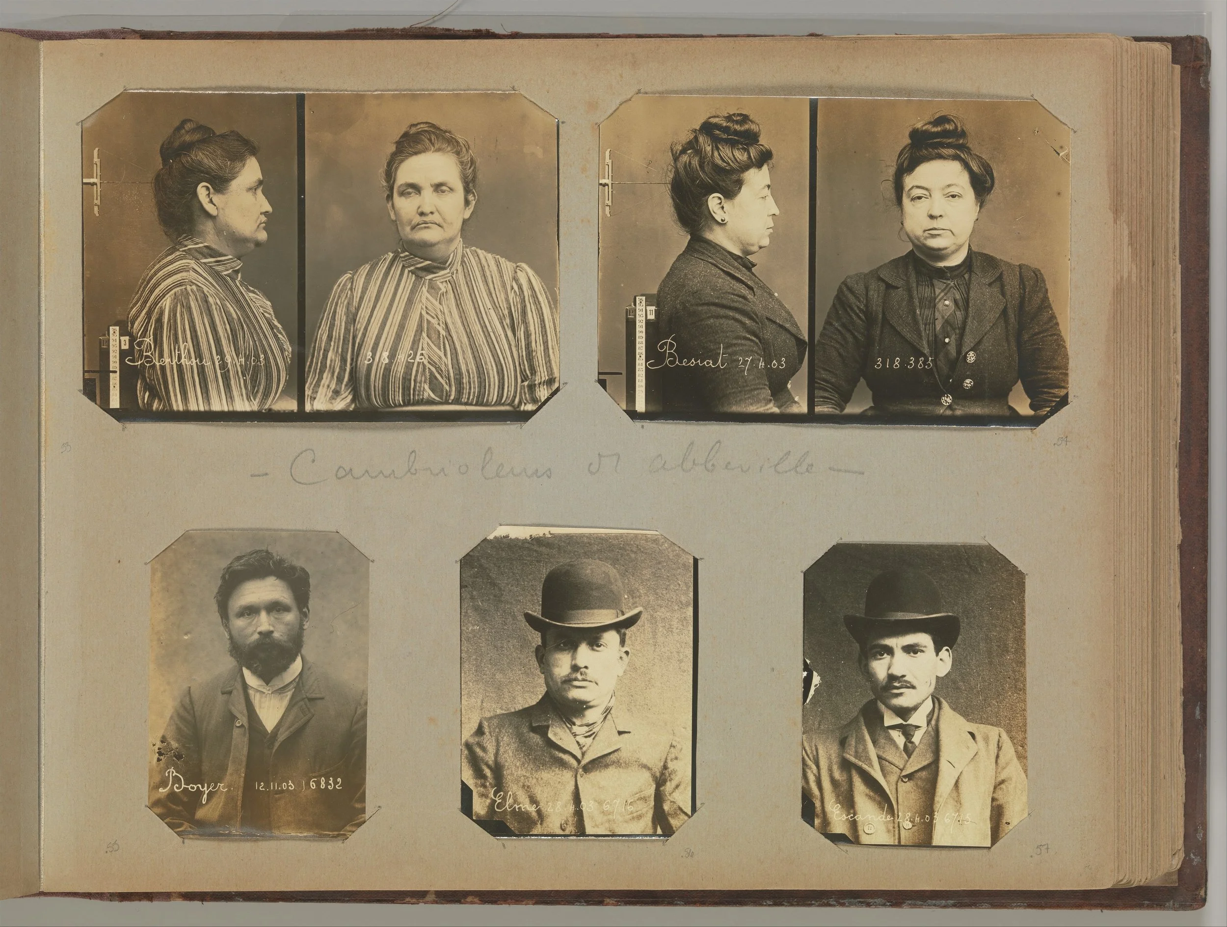 Alexandre Marius Jacob, abajo a la derecha, junto al resto de su banda. Fotografías: Alphonse Bertillon