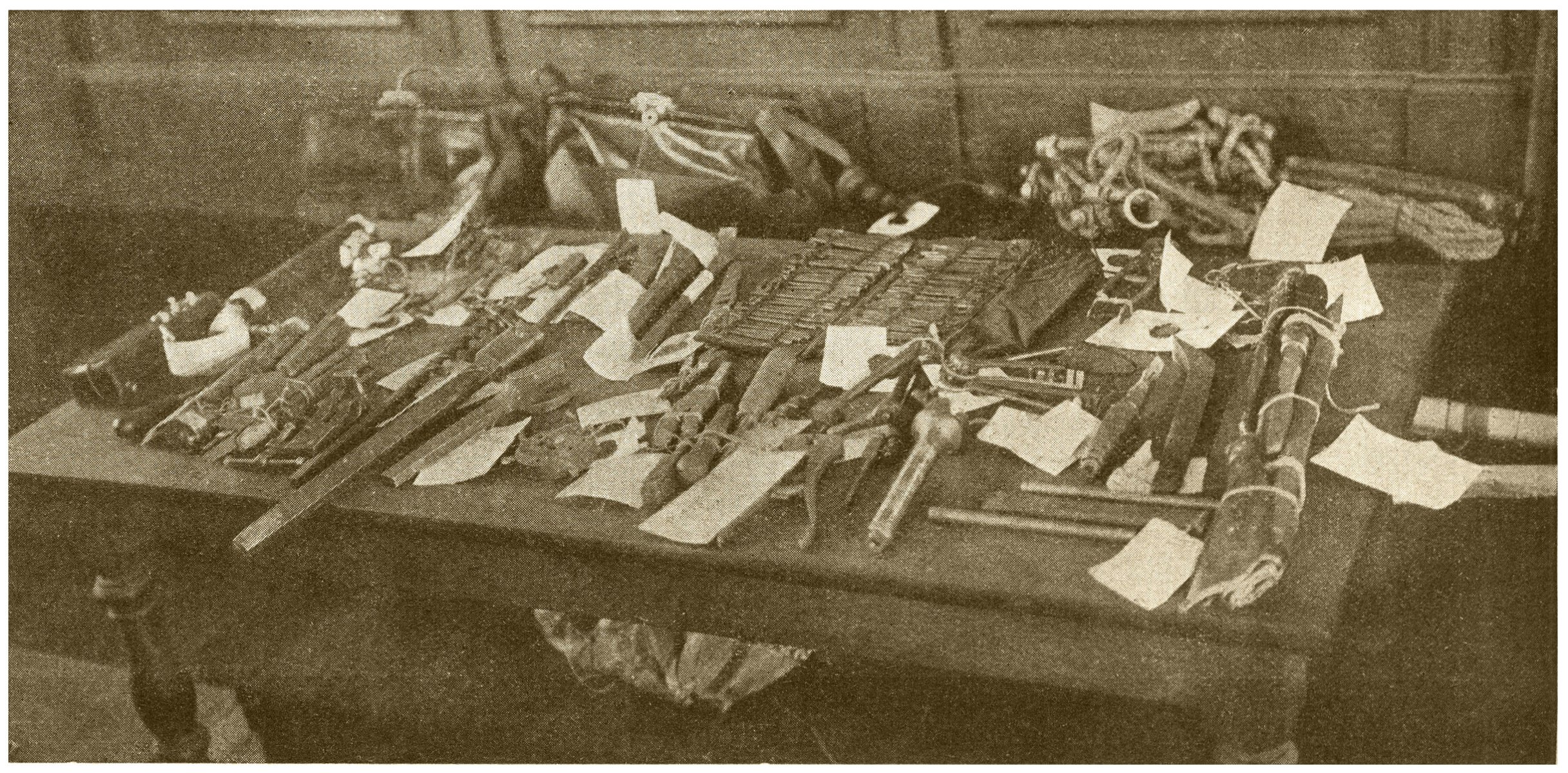 Herramientas e instrumentos para el robo incautados por la policía a los Trabajadores de la Noche ( La Vie Illustrée , marzo 1905)