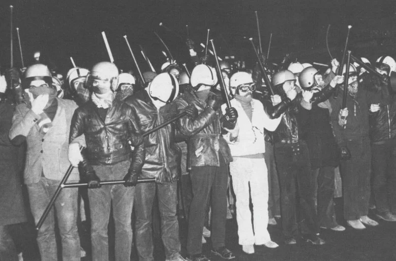 Militantes neonazis de Occident y Groupe Union-Droite durante el mayo francés