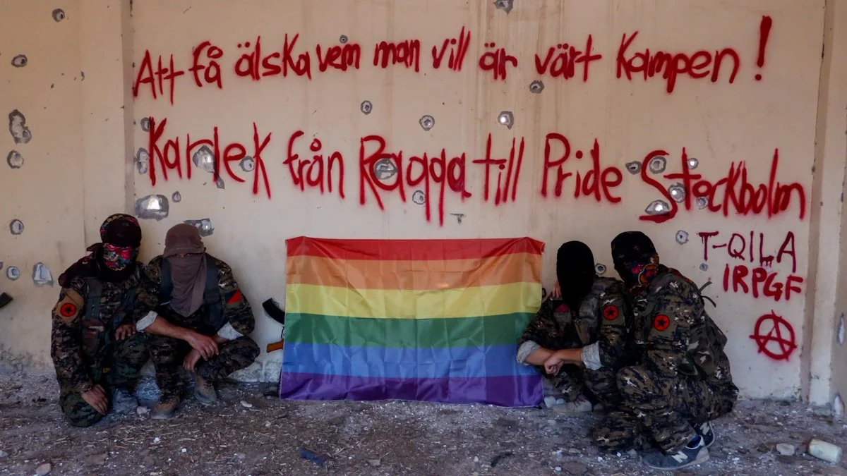 Cuatro integrantes del Ejercito de Liberación e Insurrección Queer. Fotografía: IRPGF
