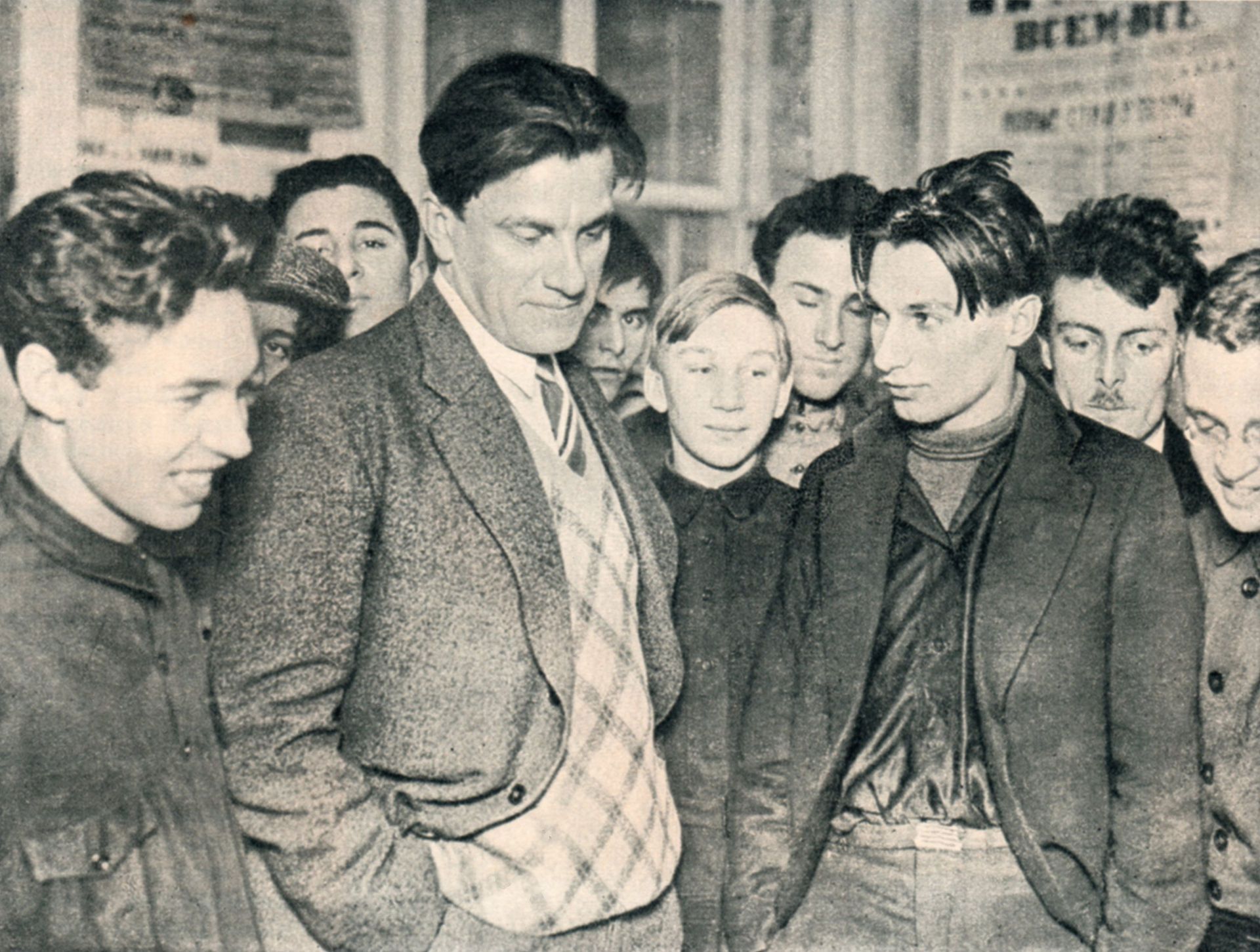 Mayakovski junto a Fedor Tarasov