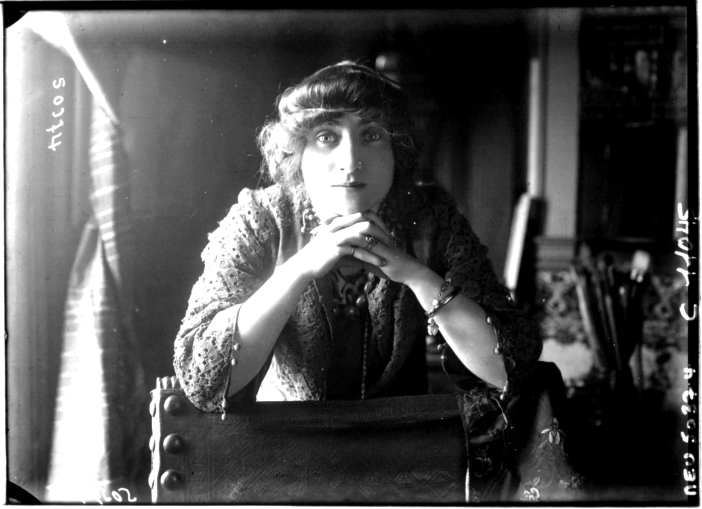 Valentine de Saint-Point (1914). Agence Meurisse / Bibliothèque Nationale de France