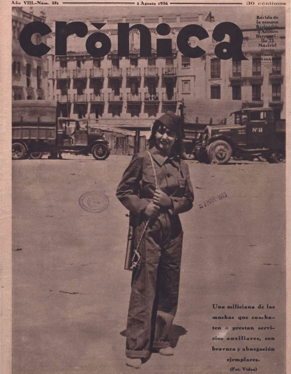 Integrante del Batallón de Mujeres en la portada de Crónica (2 de agosto de 1936)