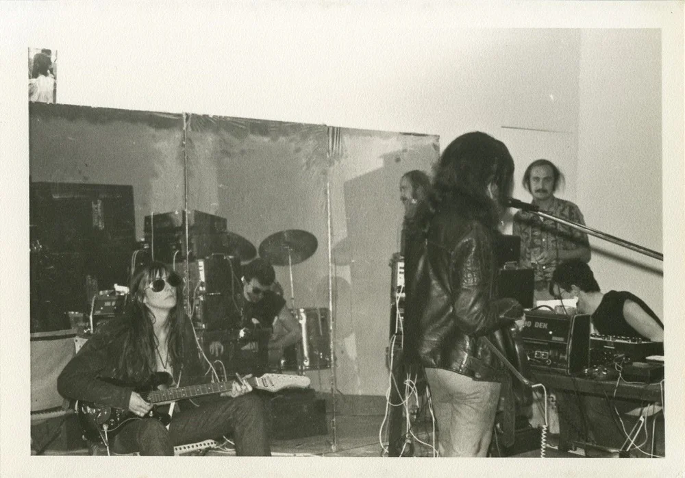Throbbing Gristle tocan en  Prostitution