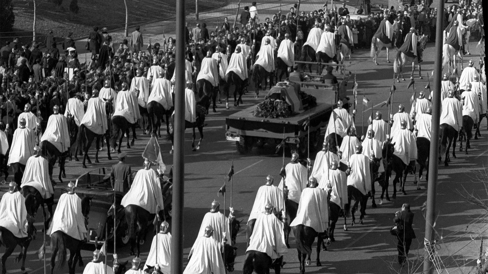 Traslado de los restos mortales de Franco desde el Palacio Real al Valle de los Caídos donde será enterrado. Fotografía: Efe