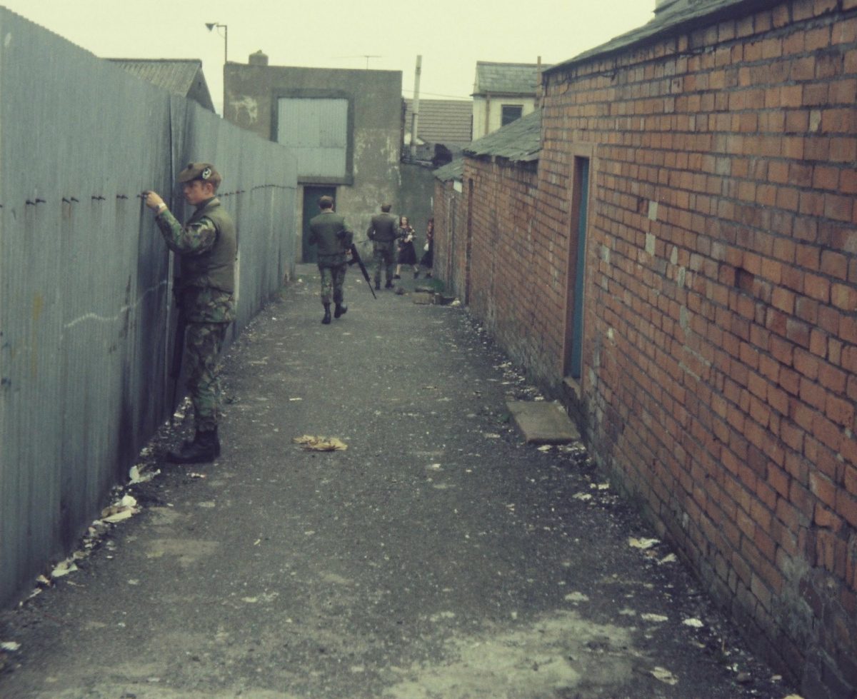 Gordon-Highlanders-on-Foot-Patrols-in-Bawnmore-Estate-Belfast-in-19778-1200x979.jpg