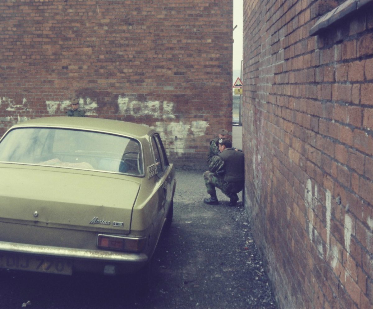 Gordon-Highlanders-on-Foot-Patrols-in-Bawnmore-Estate-Belfast-in-19778-b-1200x996.jpg