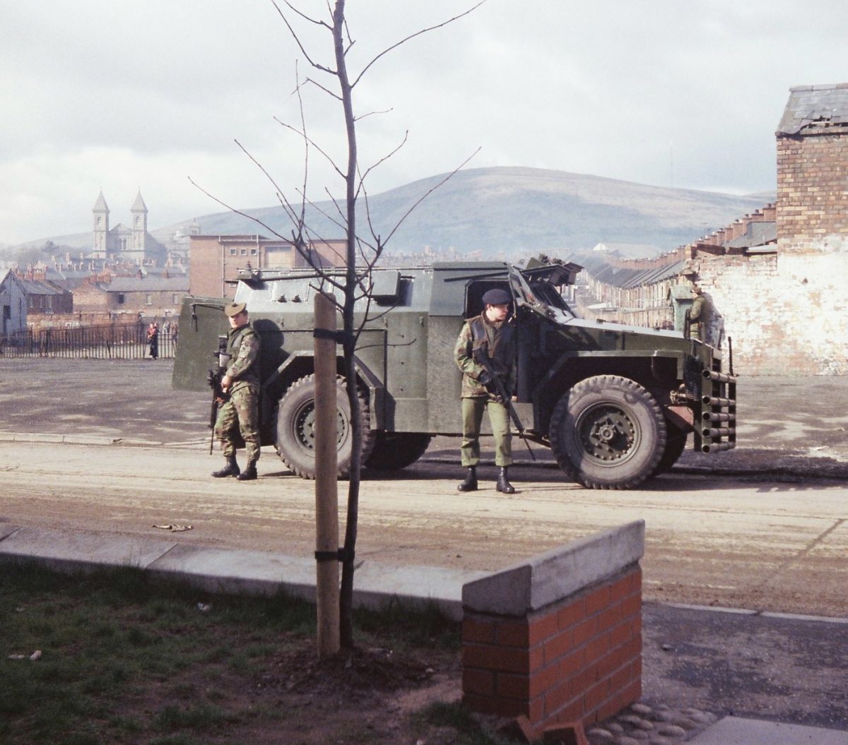 Etna-Waste.-Ardoyne.-Belfast-Gordon-Highlanders-On-a-Patrol-in-Belfast-19778-1200x1055.jpg