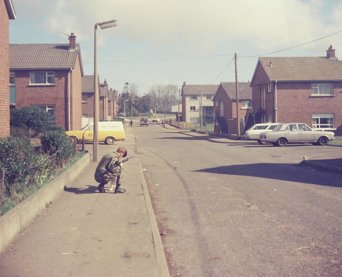 Bawnmore-Estate.-Belfast-Gordon-Highlanders-on-Foot-Patrols-in-Bawnmore-Estate-Belfast-in-19778.-1200x972.jpg
