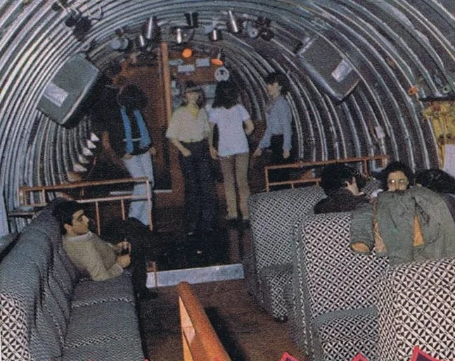 Aspecto del interior del avión-discoteca de Sotillo (Ávila). La imagen apareció publicada en Sal y pimienta (número 36, 3 de junio de 1980)