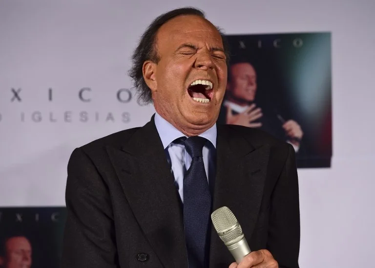 Ese «neofascista» de Julio Iglesias