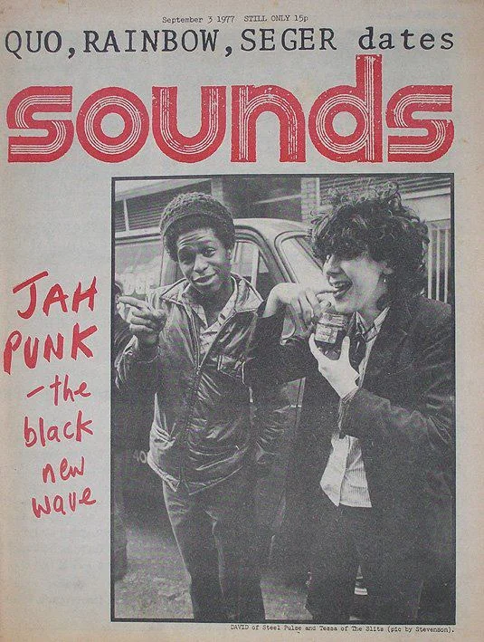 «Jah punk» en Sounds . David Steel, de Steel Pulse, junto a Tessa Pollitt, una de las integrante de The Slits