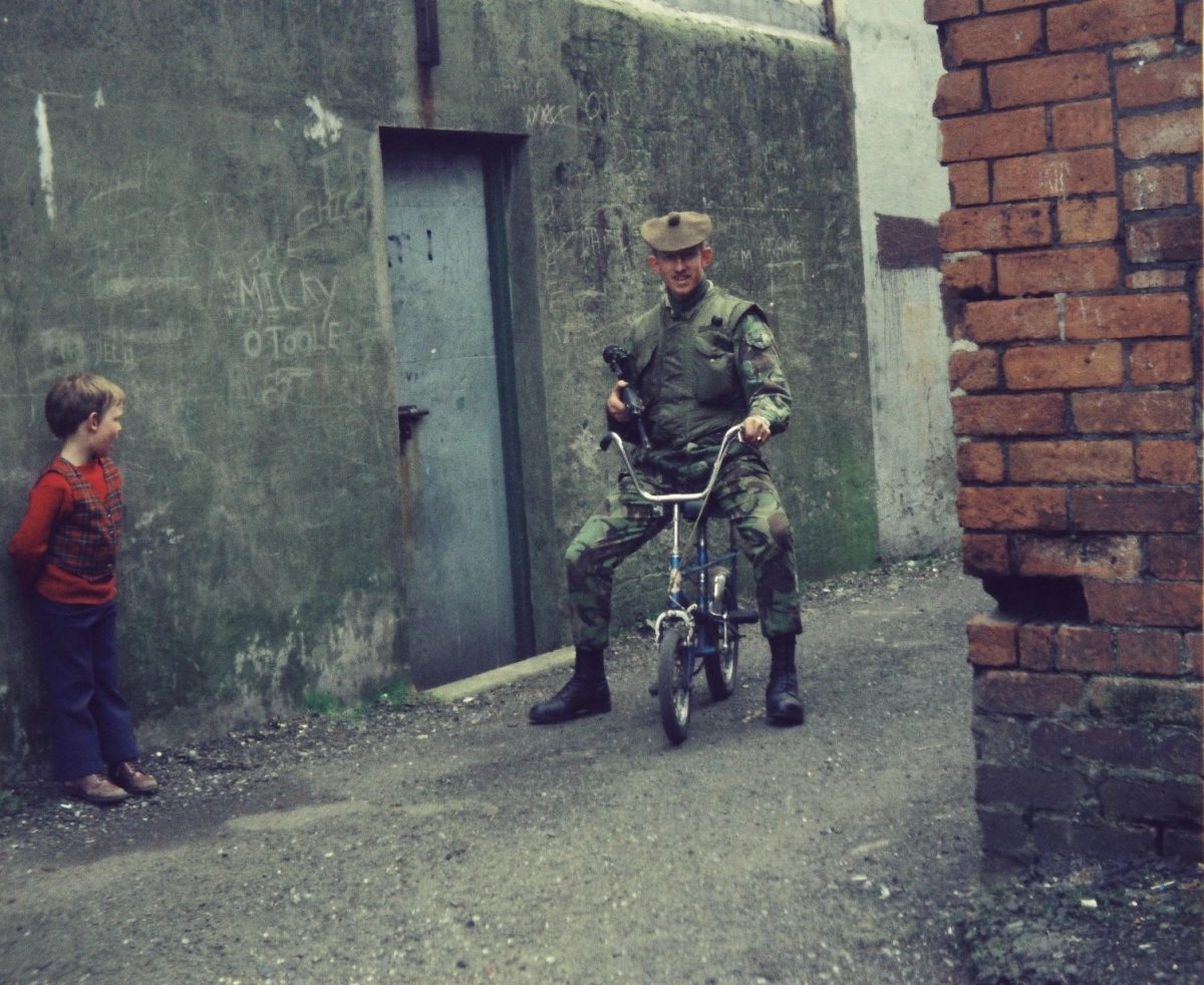 Bawnmore-Estate.-Belfast-Gordon-Highlander-on-Foot-Patrols-in-Bawnmore-Estate-Belfast-in-19778-1200x982.jpg