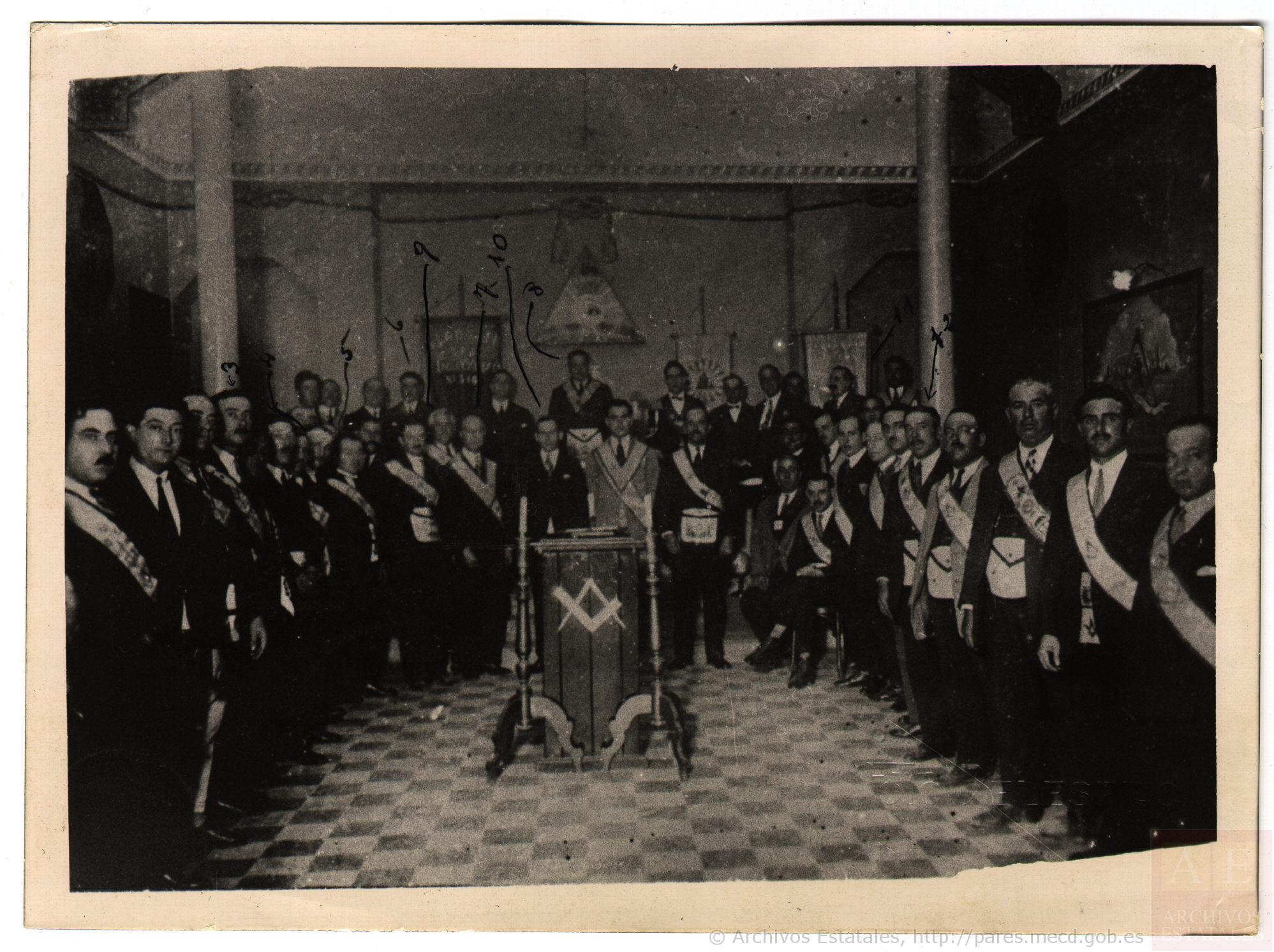 Tenida fúnebre en recuerdo de Carmen de Burgos (Centro Documental de la Memoria Histórica, 1932)