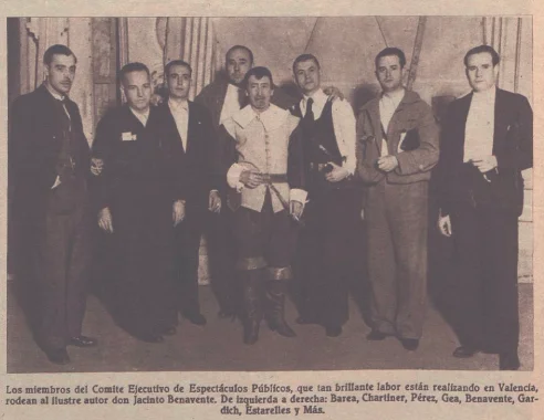 Los integrantes del Comité Ejecutivo de Espectáculos Públicos de Valencia junto a Jacinto Benavente (Crónica, febrero de 1937)