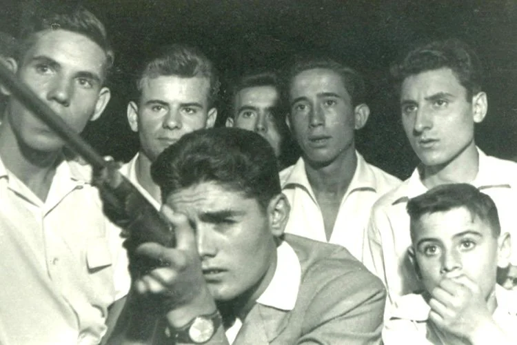 Un grupo de amigos en la Feria de Alcalá de Henares (1956). Archivo Regional de Madrid.