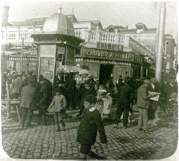 Bar Chumbica en la glorieta de Cuatro Caminos (1920). Fotografía: Archivo Regional de la Comunidad de Madrid.