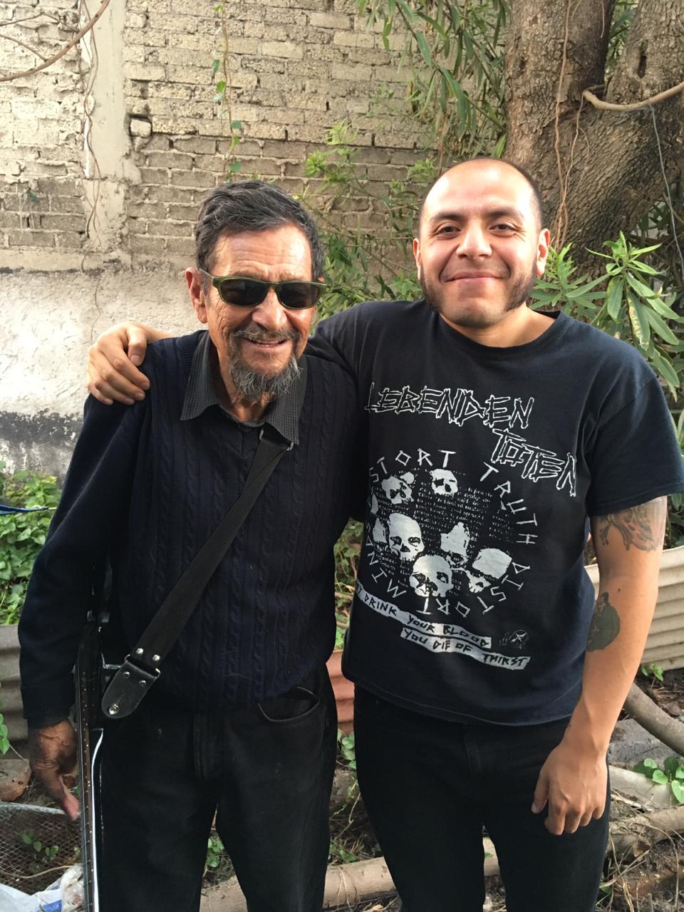 Polo Pepo en la actualidad junto a Yecatl, autor de la entrevista. Fotografía: Archivo La Vida Es Un Mus
