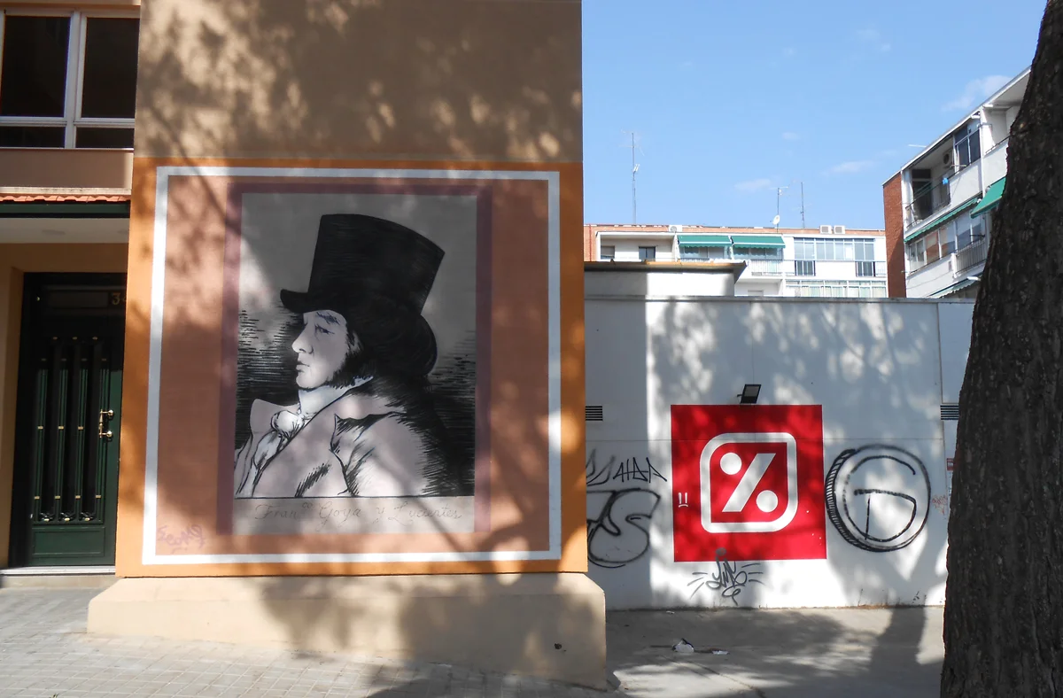 Junto al mural de Perro Semihundido existe otro dedicado a Goya. Fotografía: El autor