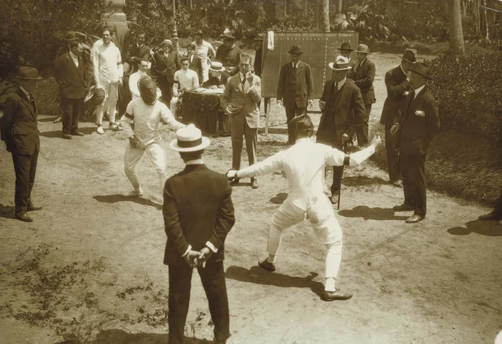 Campeonato catalán de esgrima (Barcelona, 1925). AFB. Fotografía: Josep M. Sagarra