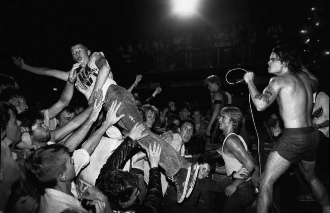Black Flag en The International Club de Houston, Texas (1985). Fotografía: Ben DeSoto