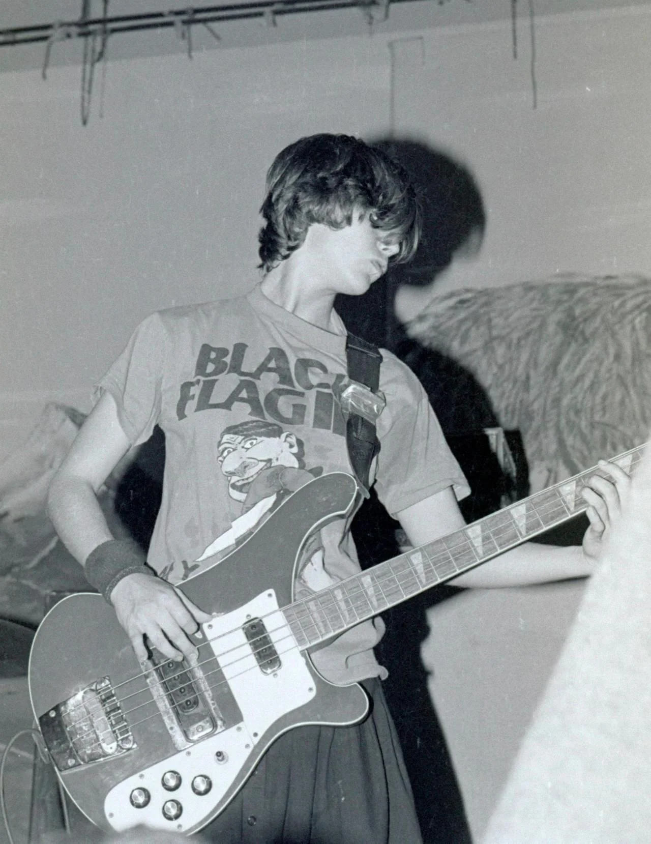 Roessler en directo con Black Flag (1985). Fotografía: Murray Kapell