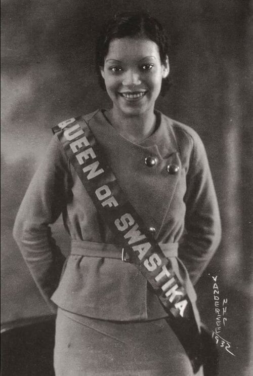 La «Reina de la Esvástica» (1932). Fotografía: Donna VanDeerZee