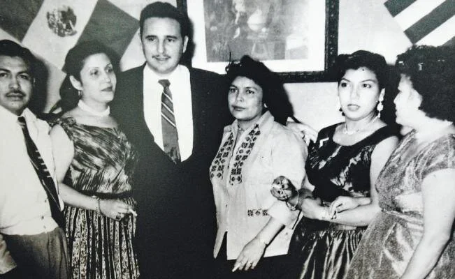 Arsacio, a la izquierda de la imagen, junto a Fidel Castro, en el centro. Fotografía: El Universal