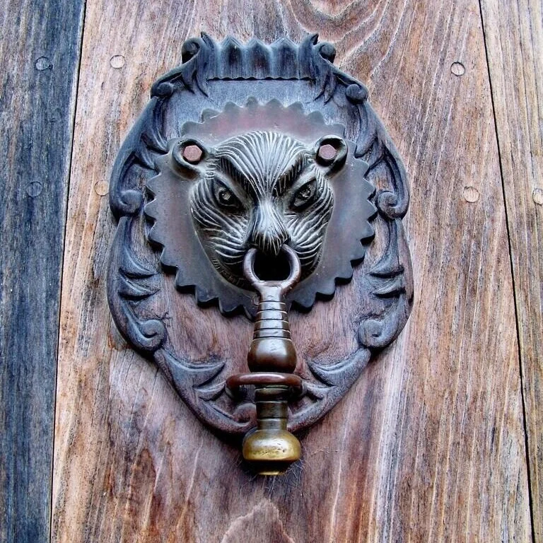 Esas puertas extrañas y misteriosas