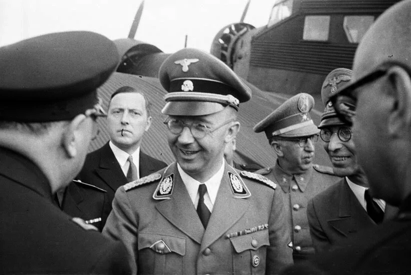 Heimrich Himmler a su llegada al aeródromo del Prat de Barcelona en octubre de 1940 (Foto: Arxiu Nacional de Catalunya).