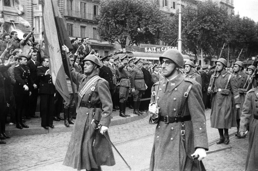 Himmler asiste a un desfile militar en Barcelona (Foto: ANC).